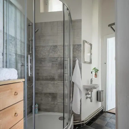 Authentically Stylish With A Mystical View Golem Apartamento *